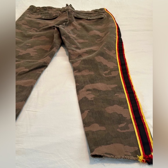 Pam & Gela Camouflage  Cropped Pants with Side Stripe. Size 28 - Picture 1 of 3